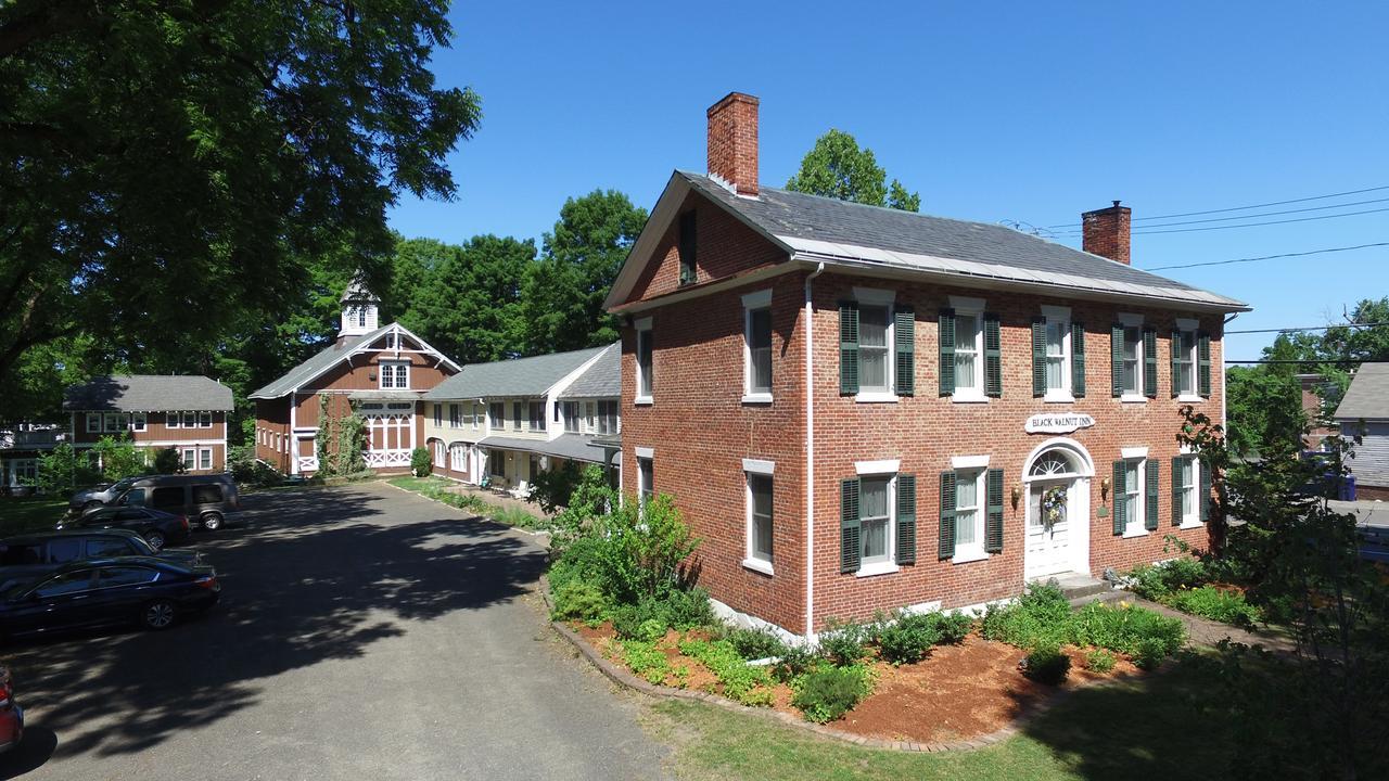 אמהרסט The Black Walnut Inn מראה חיצוני תמונה